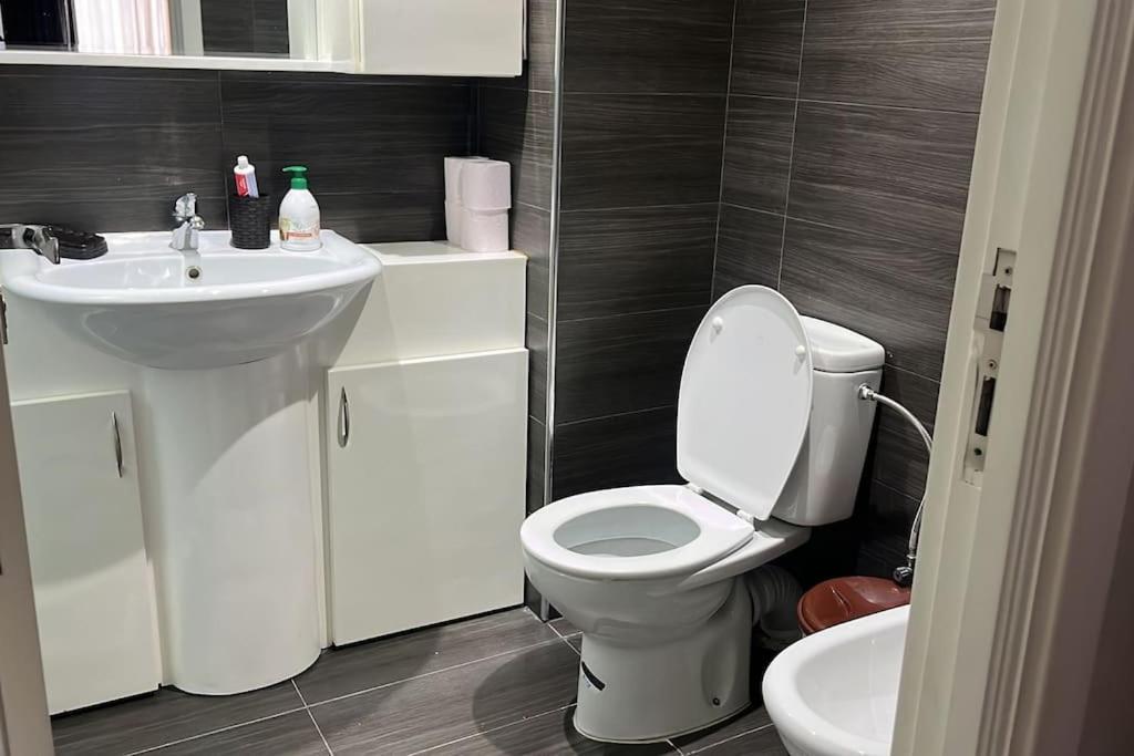 Luxe 2Br Oasis In Tangier Center Apartment Ngoại thất bức ảnh