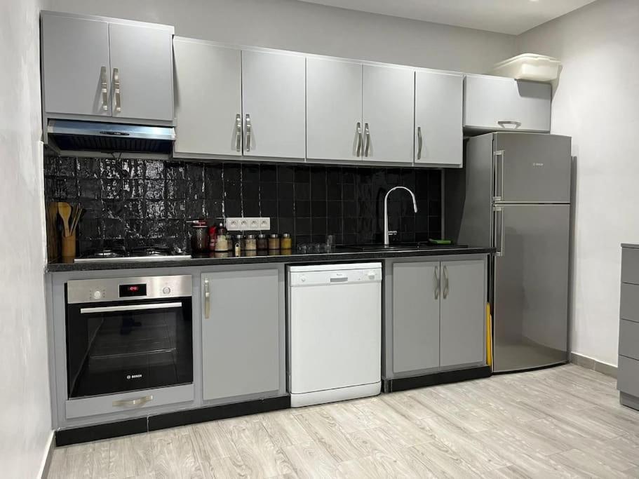 Luxe 2Br Oasis In Tangier Center Apartment Ngoại thất bức ảnh